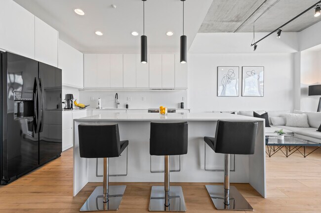 Building Photo - 350 N Main St