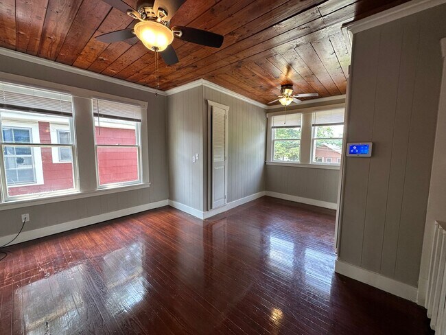 Building Photo - Studio Apartment Neighboring Med School