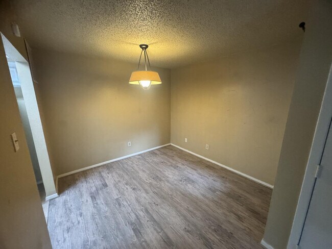 Building Photo - 8601 Memphis Dr