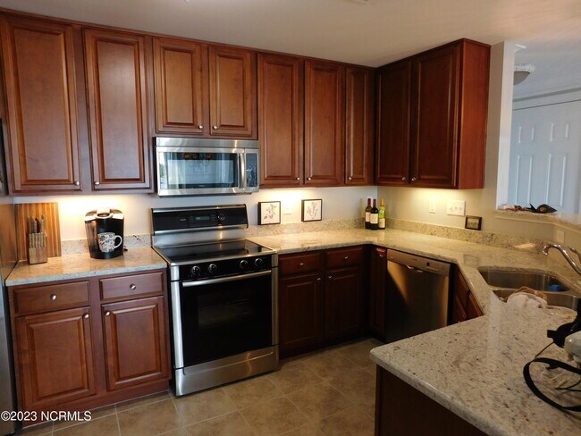 Building Photo - 421 Sky Sail Blvd