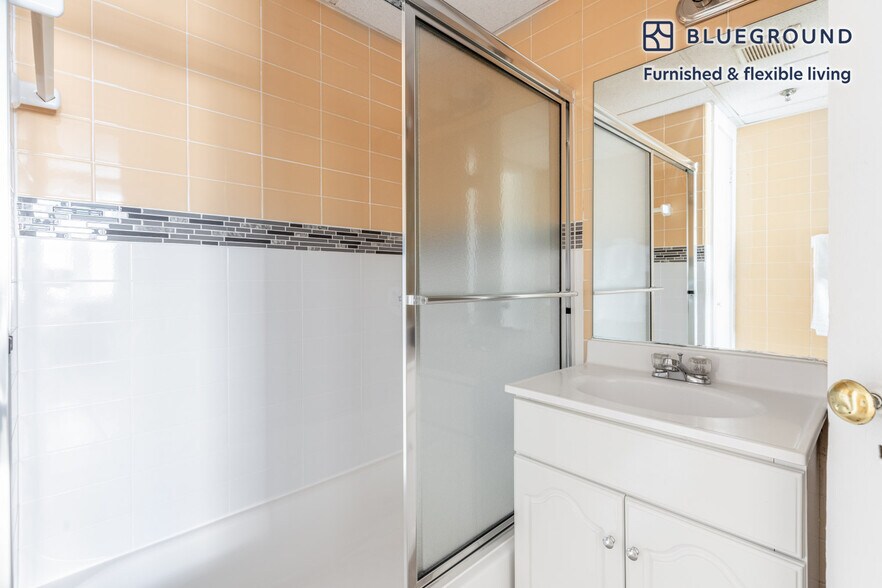 Building Photo - 62 Boylston St