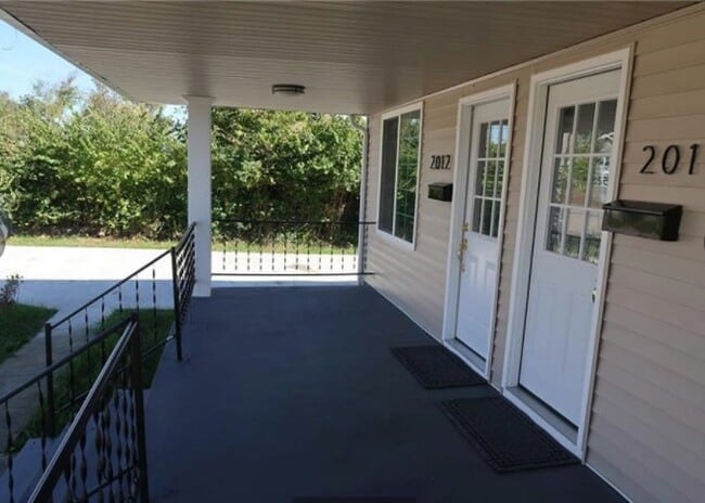 Building Photo - 2010-2012 Maplegrove Ave