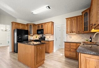 Building Photo - 4235 Marjorie Rd SW