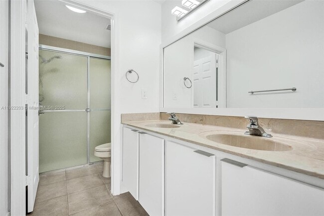 Building Photo - 6305 Willoughby Cir