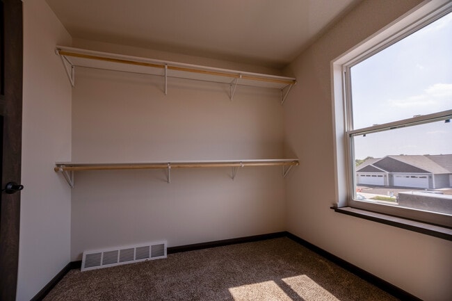 Building Photo - 1604 Eastside Cir