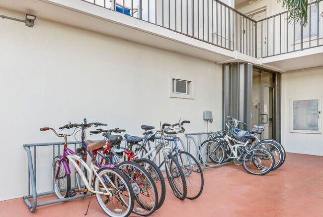 Building Photo - 225 Beach Rd