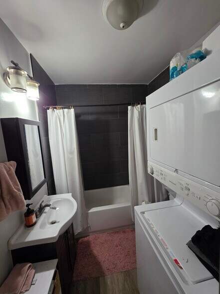 Building Photo - 1139 Loma Ave