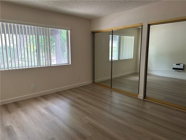 Building Photo - 318 Miraleste Dr