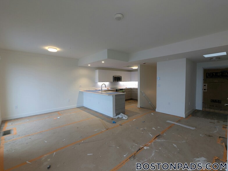 Building Photo - 1079 Commonwealth Ave