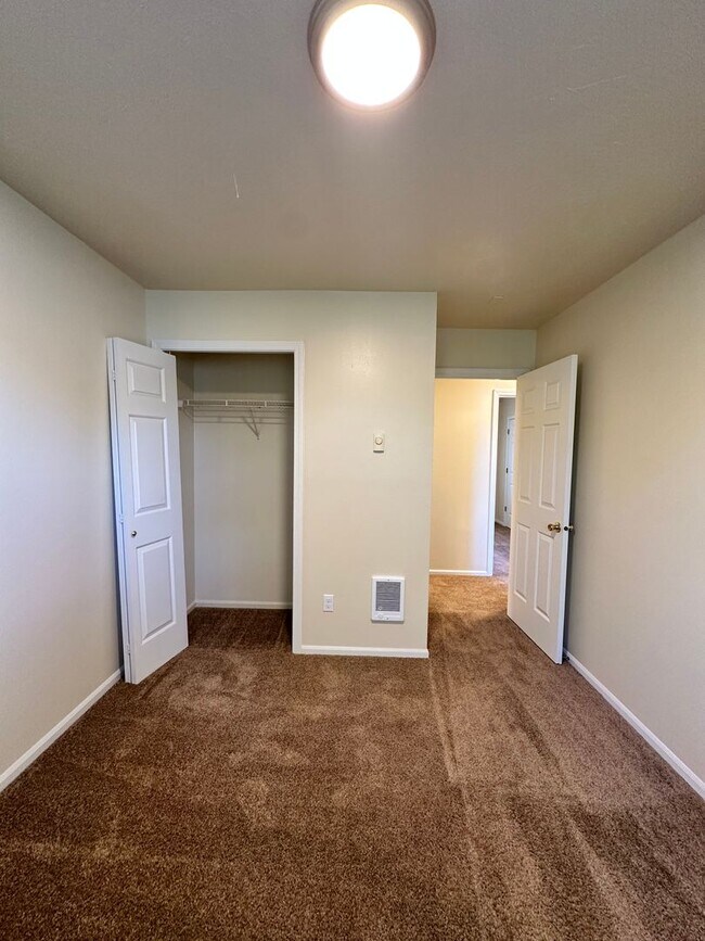 Building Photo - 2607 S Cloverleaf Loop