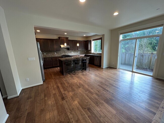 Building Photo - Spacious 5-Bed, 2.5-Bath Single-Family Home in Redmond