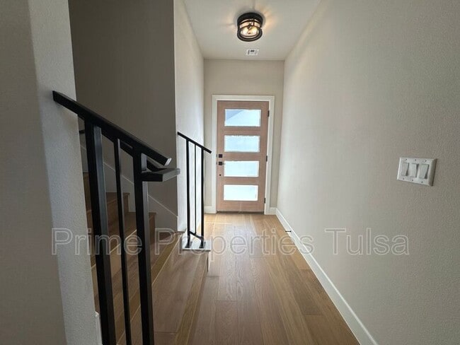 Building Photo - 1022 E Delmar Pl