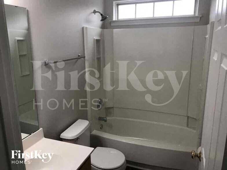 Building Photo - 3300 Dunfield Ct