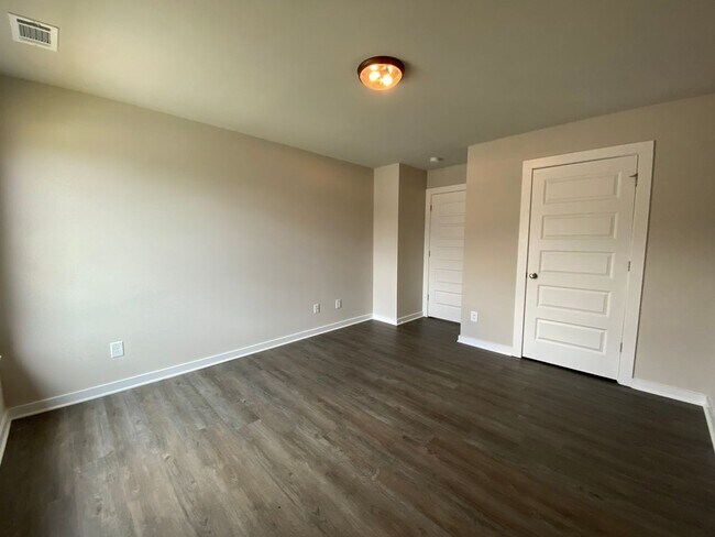 Building Photo - 130 Ridgeview Cir