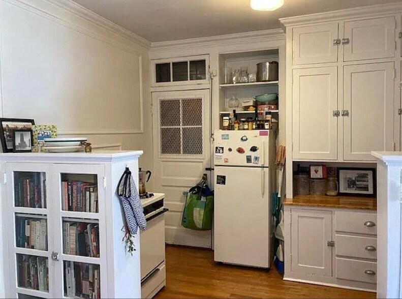 Building Photo - 1500 W Chase Ave