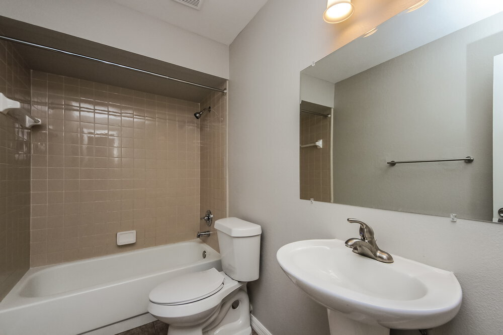 Building Photo - 208 Red Maple Dr