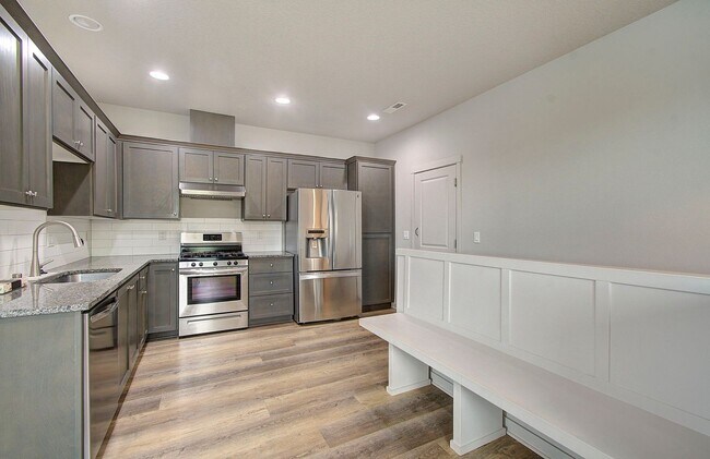 Building Photo - 3bd 2.5ba Daylight Ranch Home on Corner Lot