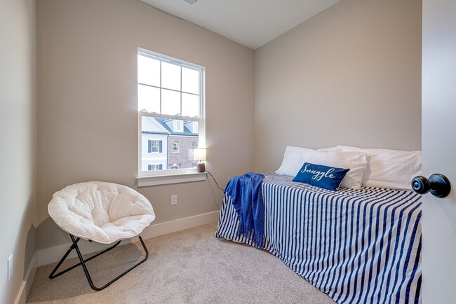 Building Photo - Harding Townhomes
