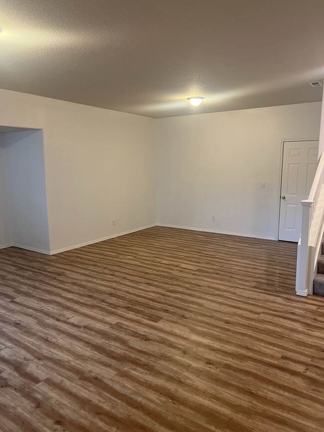 Building Photo - Beautiful West Linn Home in a Quiet, Desirable Neighborhood