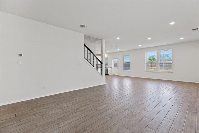 Building Photo - 905 Duskywing Wy