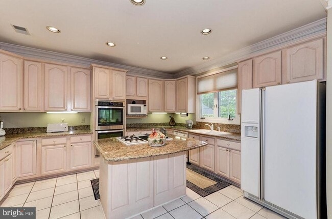 Building Photo - 10417 Snow Point Dr