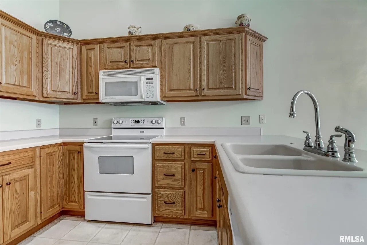 Dual Basin Ceramic Kitchen Sink - 3209 Sequoia Dr