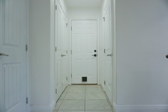 Building Photo - 127 Bronze Cir