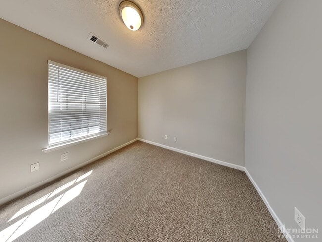 Building Photo - 105 Drury Ln