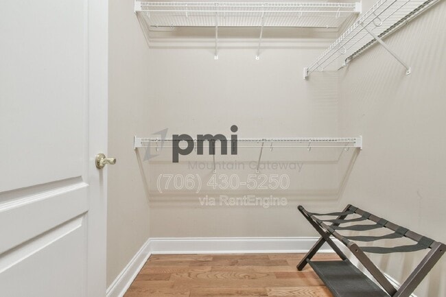 Building Photo - 373 Dach Bruche Gasse