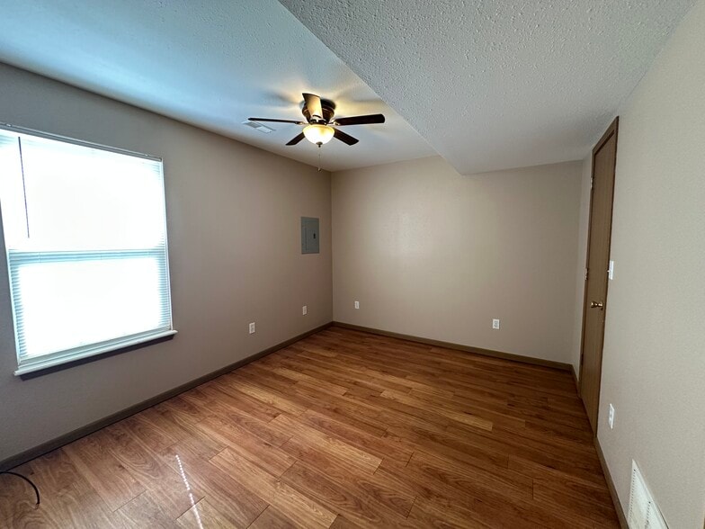 Primary Bedroom #1 - Main Lvl - 3504 Zinnia Dr