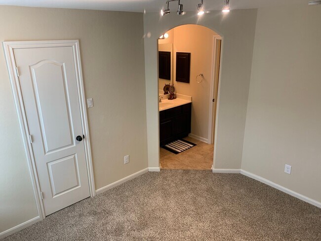 Building Photo - 6819 Hunters Trace Ln