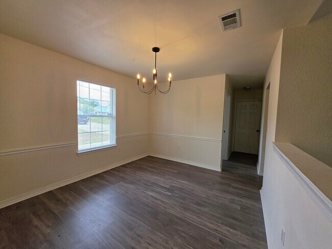 Building Photo - 404 Riverchase Blvd