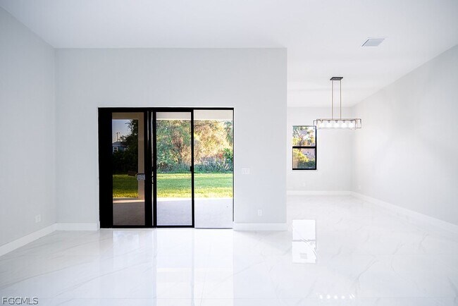 Building Photo - 3313 36th St SW