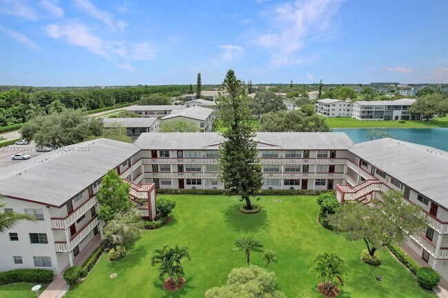 Building Photo - 138 Brighton D