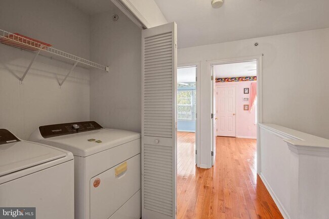 Building Photo - 1209 Blossom Cir
