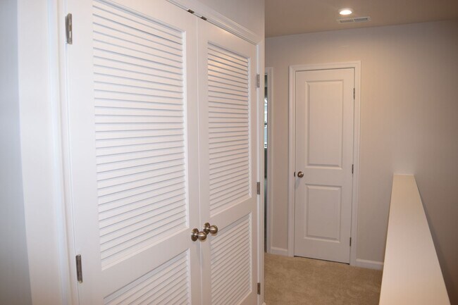 Building Photo - Modern 3-Bedroom Townhome in Desirable Bear Park