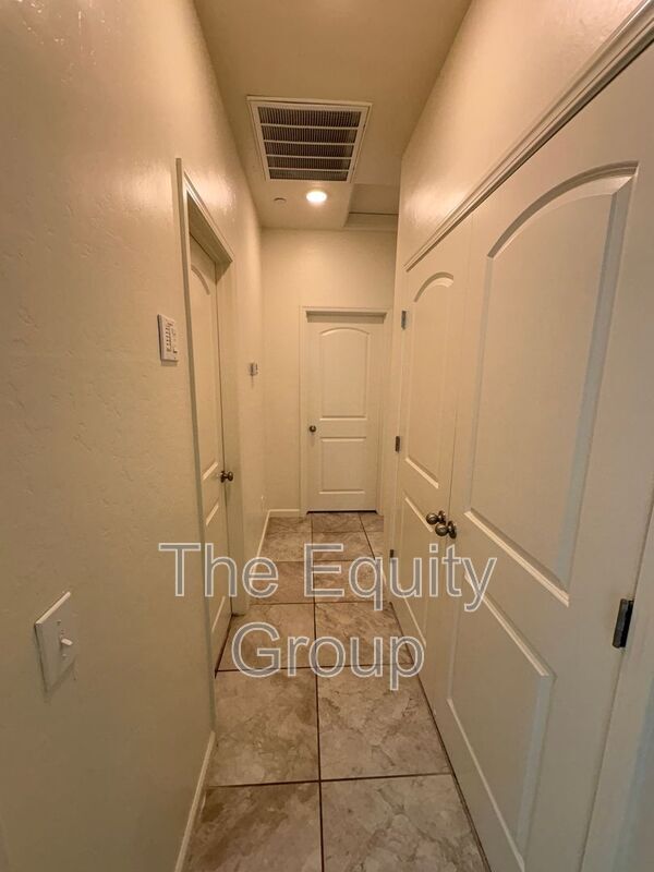 Building Photo - 3215 N Kent St