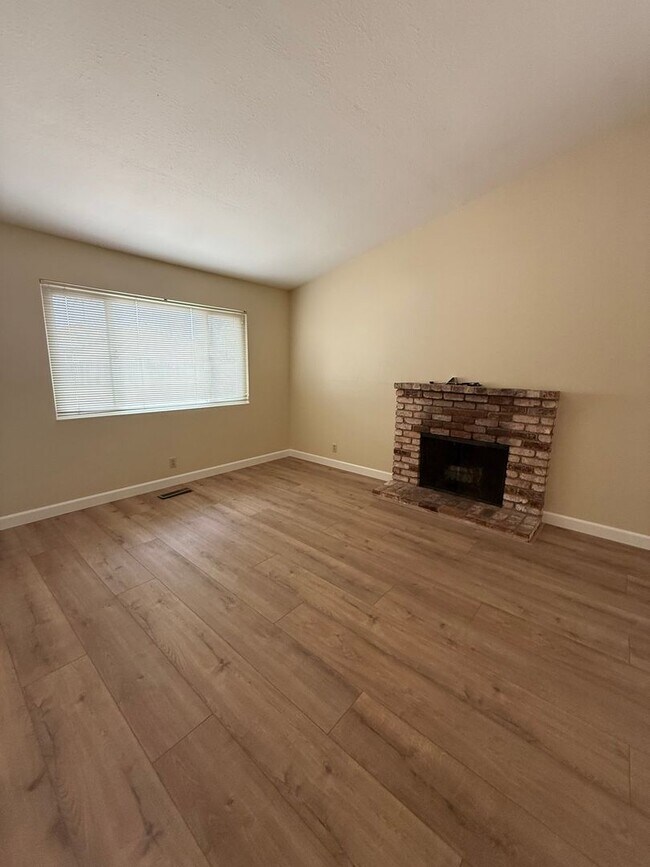 Building Photo - 2878 Cypress Way