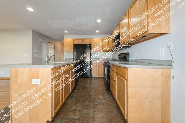 Building Photo - 440 SE Sagewood Cir