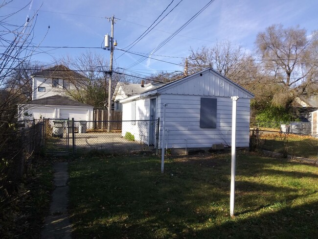 Building Photo - 3 Bedroom Single Family Home