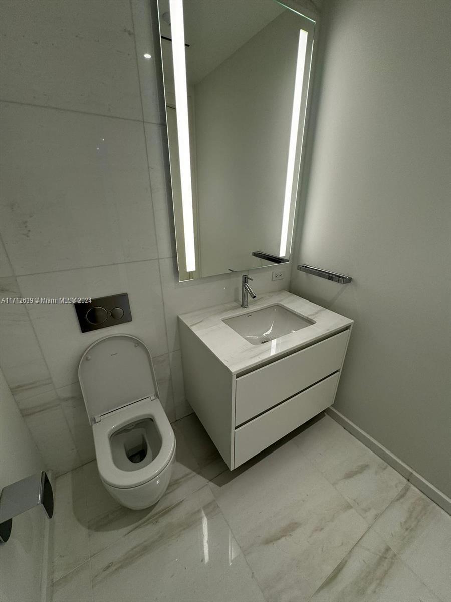 Building Photo - 300 Biscayne Boulevard Way