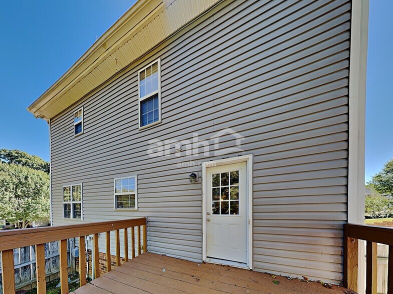 Building Photo - 6217 Highland Brook Dr