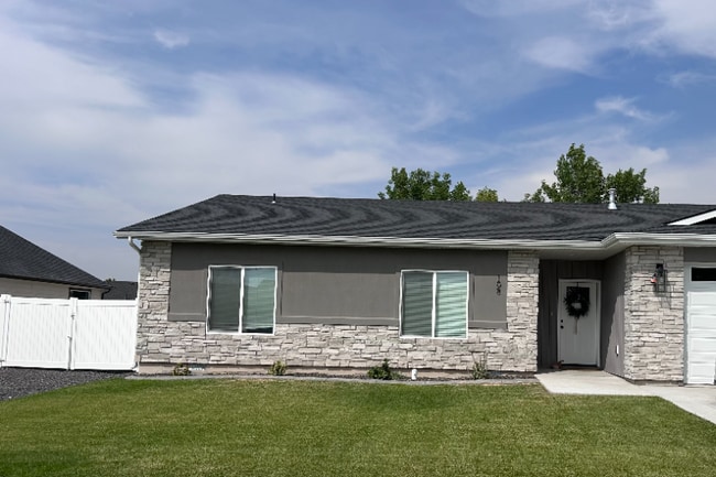 Building Photo - 108 Centennial Ct