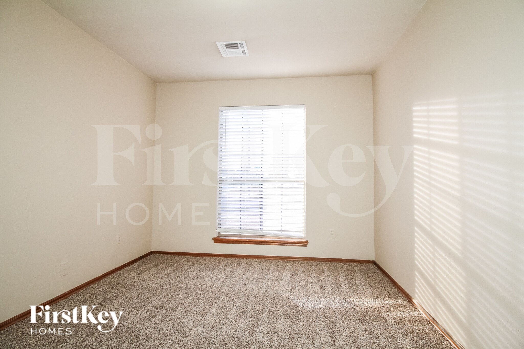 Building Photo - 2504 Tyler Ln