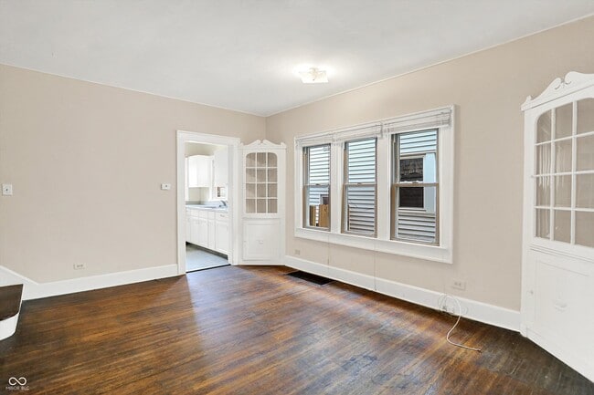 Building Photo - 628 N Riley Ave