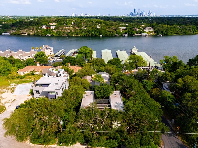 Building Photo - 2210 Westlake Dr