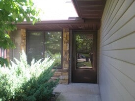 Building Photo - 1110 Grandview Ave