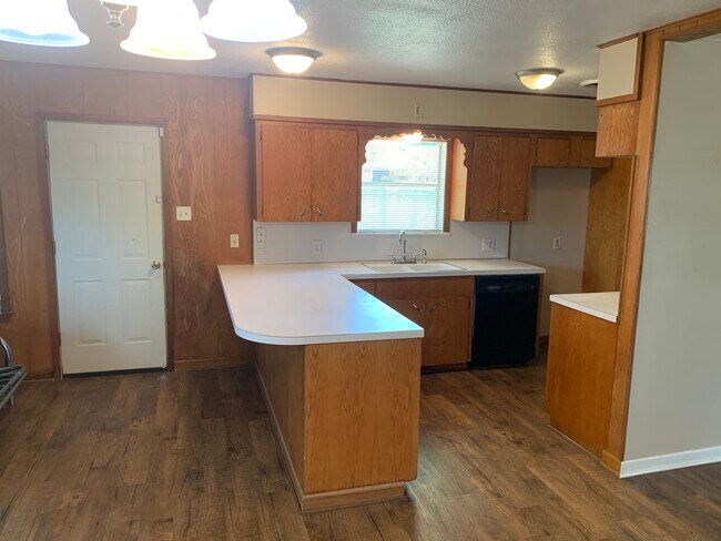 Building Photo - 701 Hybiscus Ln