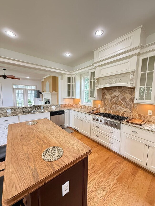Building Photo - 142 Riverview Plantation Dr