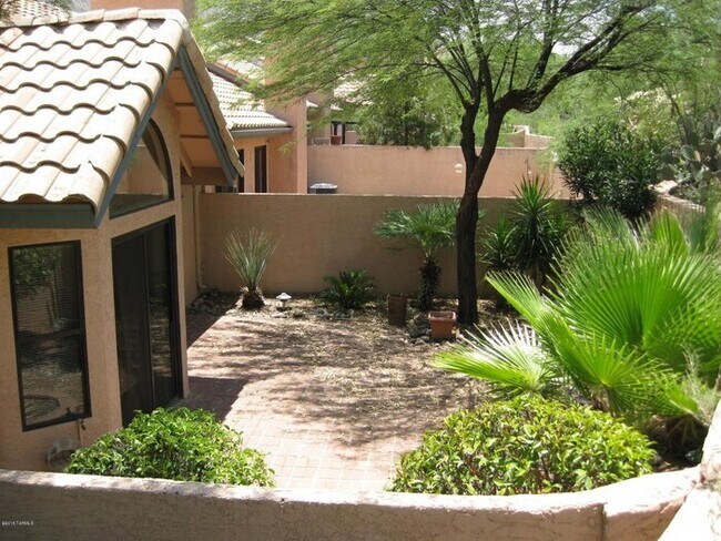 Building Photo - Bright & Peaceful Living in Oro Valley’s Gated Stoney Canyon